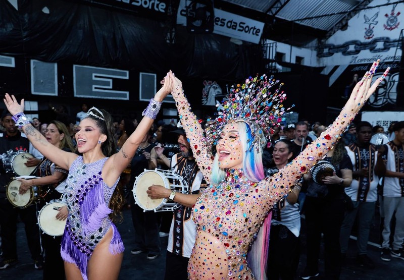 Sabrina Sato e Aline Azevedo brilham juntas em ensaio da Gaviões da Fiel