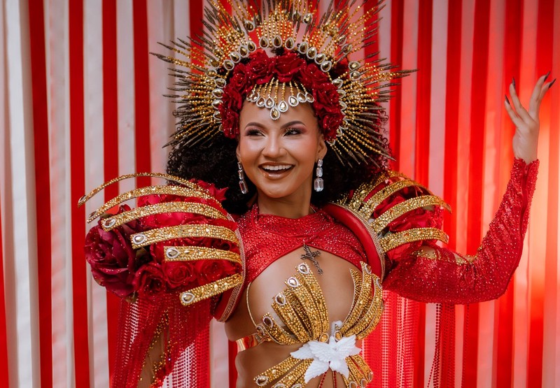 União de Maricá: Rayane Dumont brilha com look inspirado na Festa do Divino