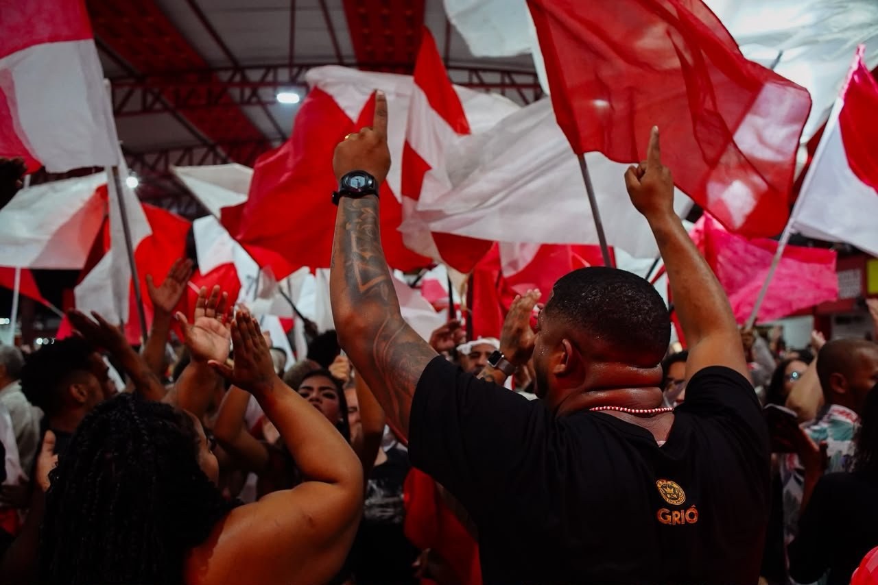 Viradouro escolhe o samba para 2027 em noite de festa na quadra
