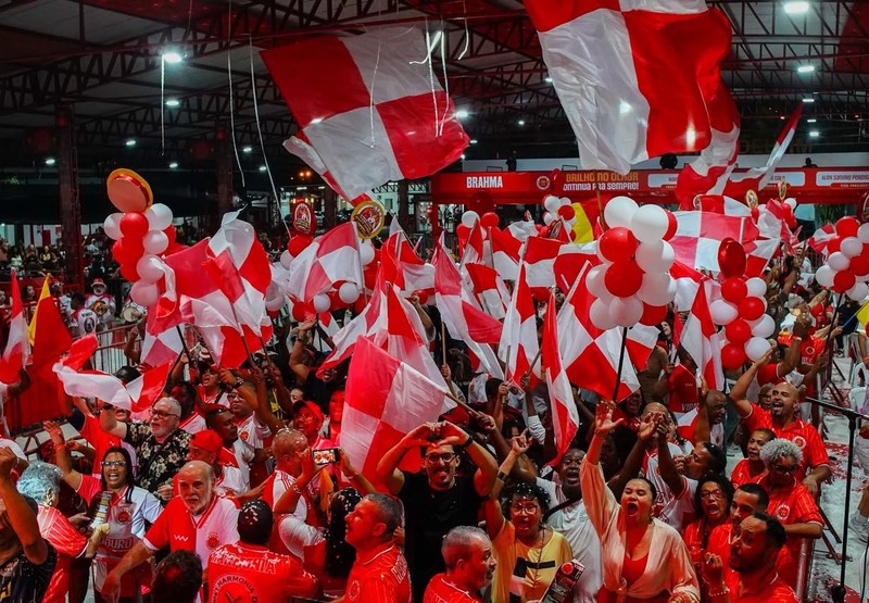 Viradouro escolhe o samba para 2027 em noite de festa na quadra