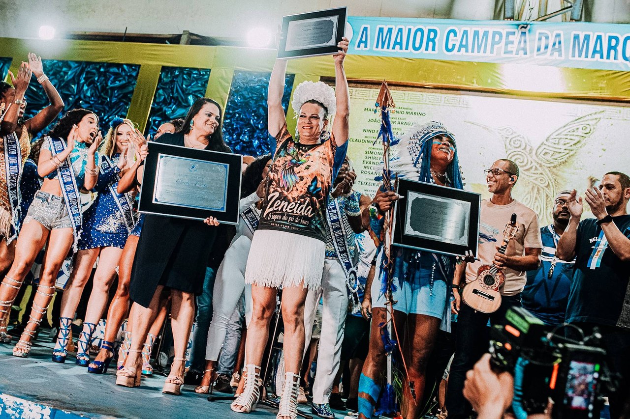 Beija-Flor faz história e escala time de musas e muso da própria comunidade