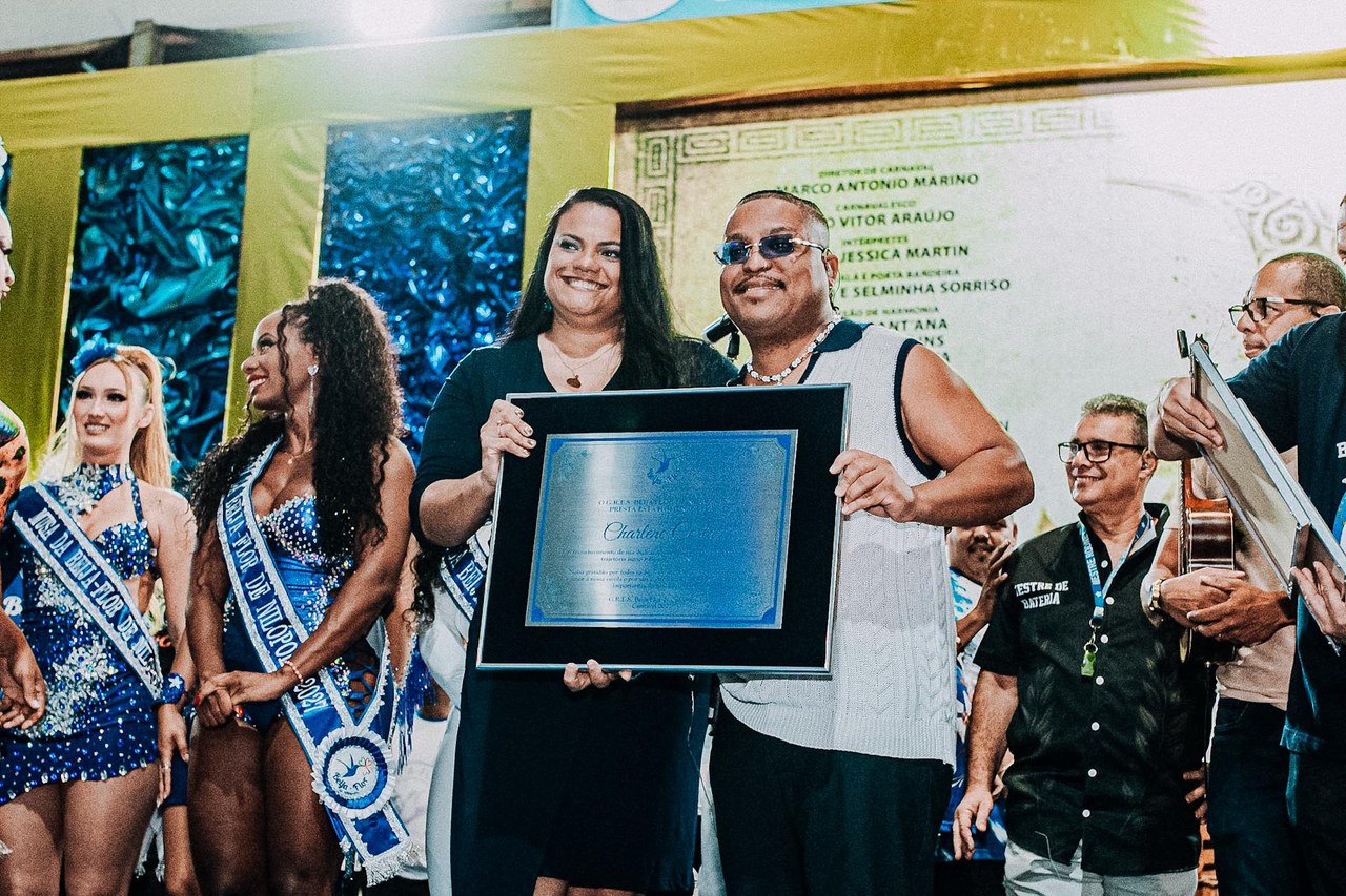 Beija-Flor faz história e escala time de musas e muso da própria comunidade
