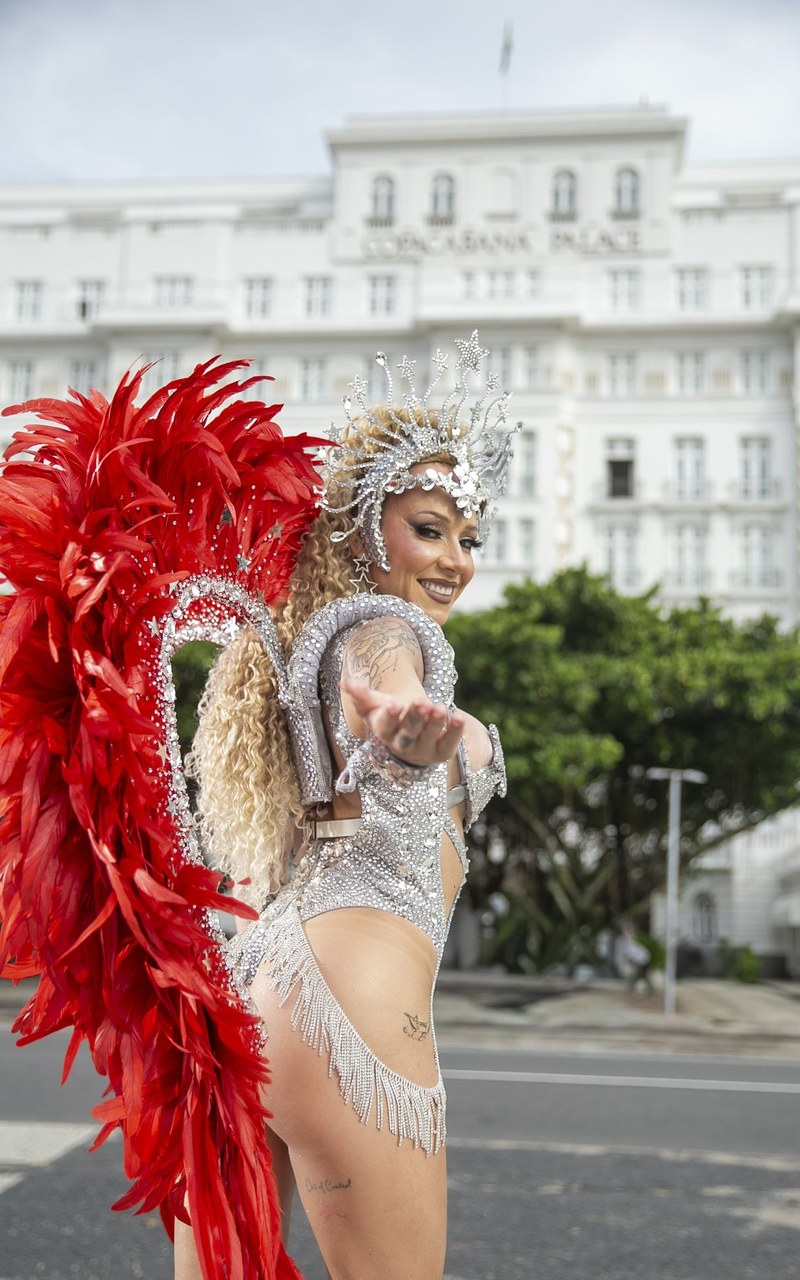 Da França para a Baixada: Anna é a nova musa internacional da Unidos da Ponte