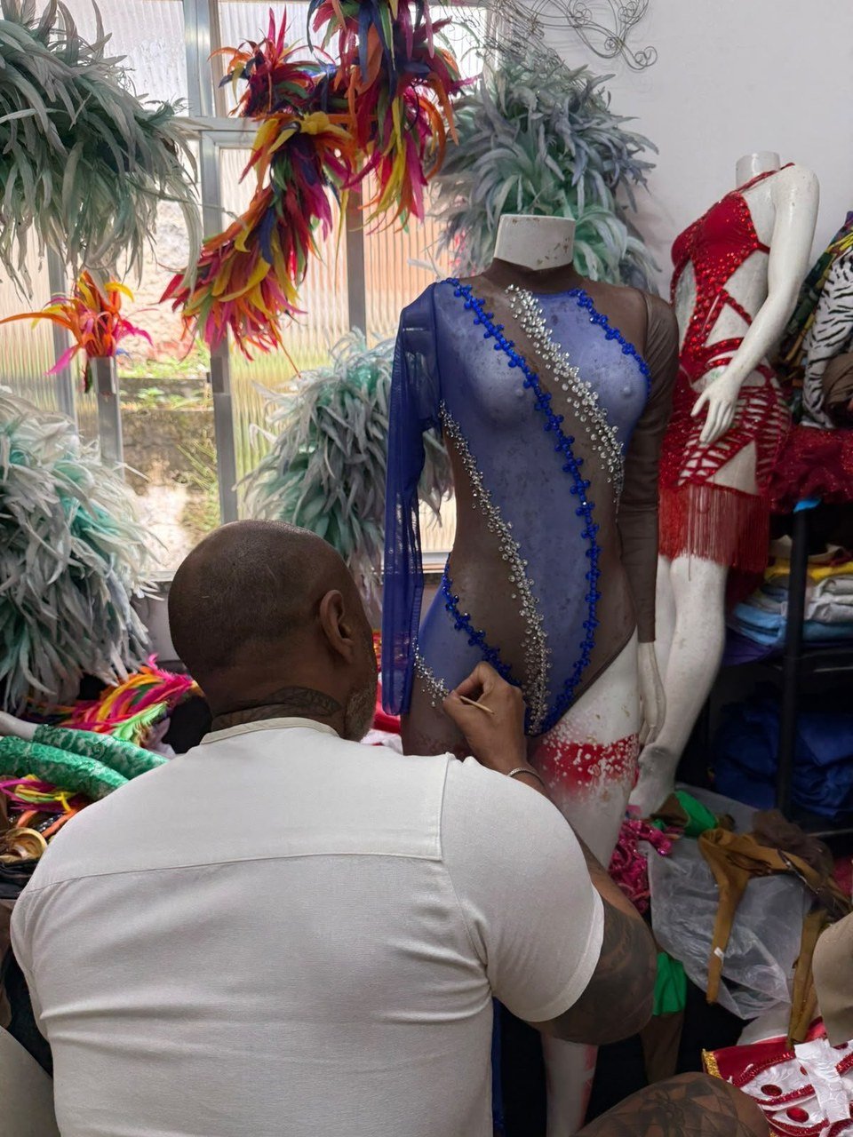 Daniel Zarmanno bota criatividade em overdose no ateliê para o Carnaval 2027