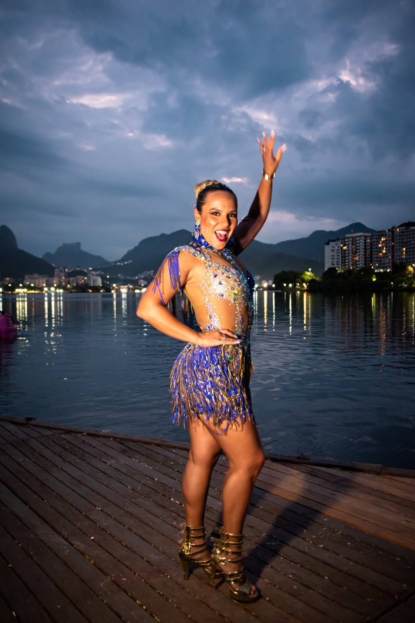 Débora Bana leva 80 passistas internacionais para a Unidos da Ponte em 2027