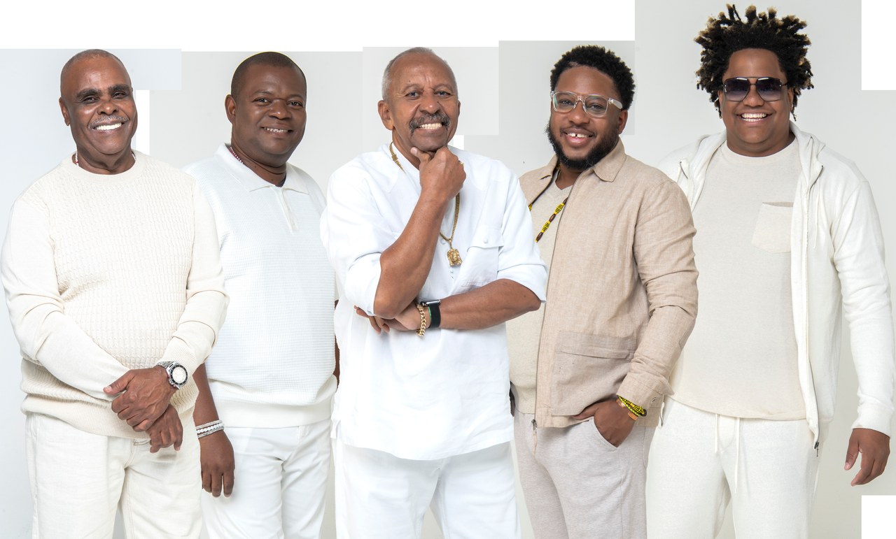 Fundo de Quintal faz festa dos 50 anos com Zeca, Péricles e Gloria Groove