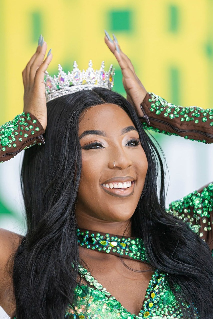 Império da Tijuca coroa Karol como rainha de bateria no dia 8 de novembro