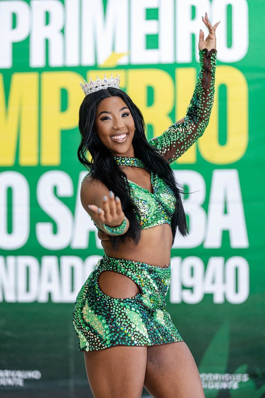 Império da Tijuca coroa Karol como rainha de bateria no dia 8 de novembro