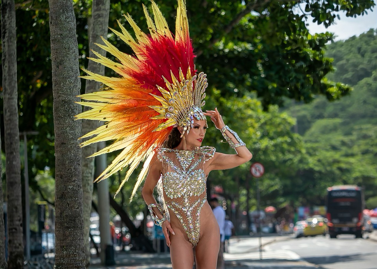 Karina Lamarr assume o posto de rainha da Unidos de Bangu no Carnaval 2027