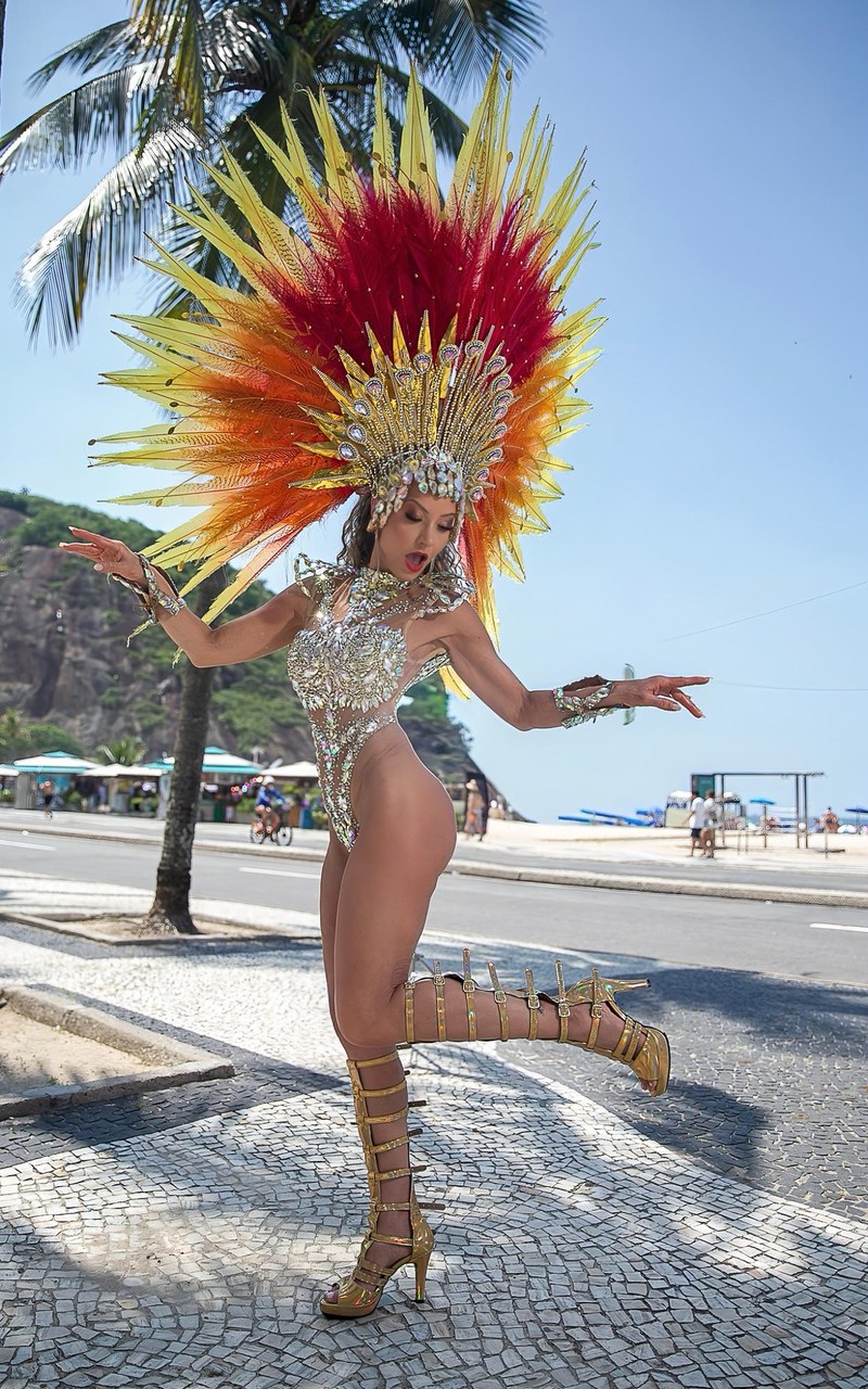 Karina Lamarr assume o posto de rainha da Unidos de Bangu no Carnaval 2027