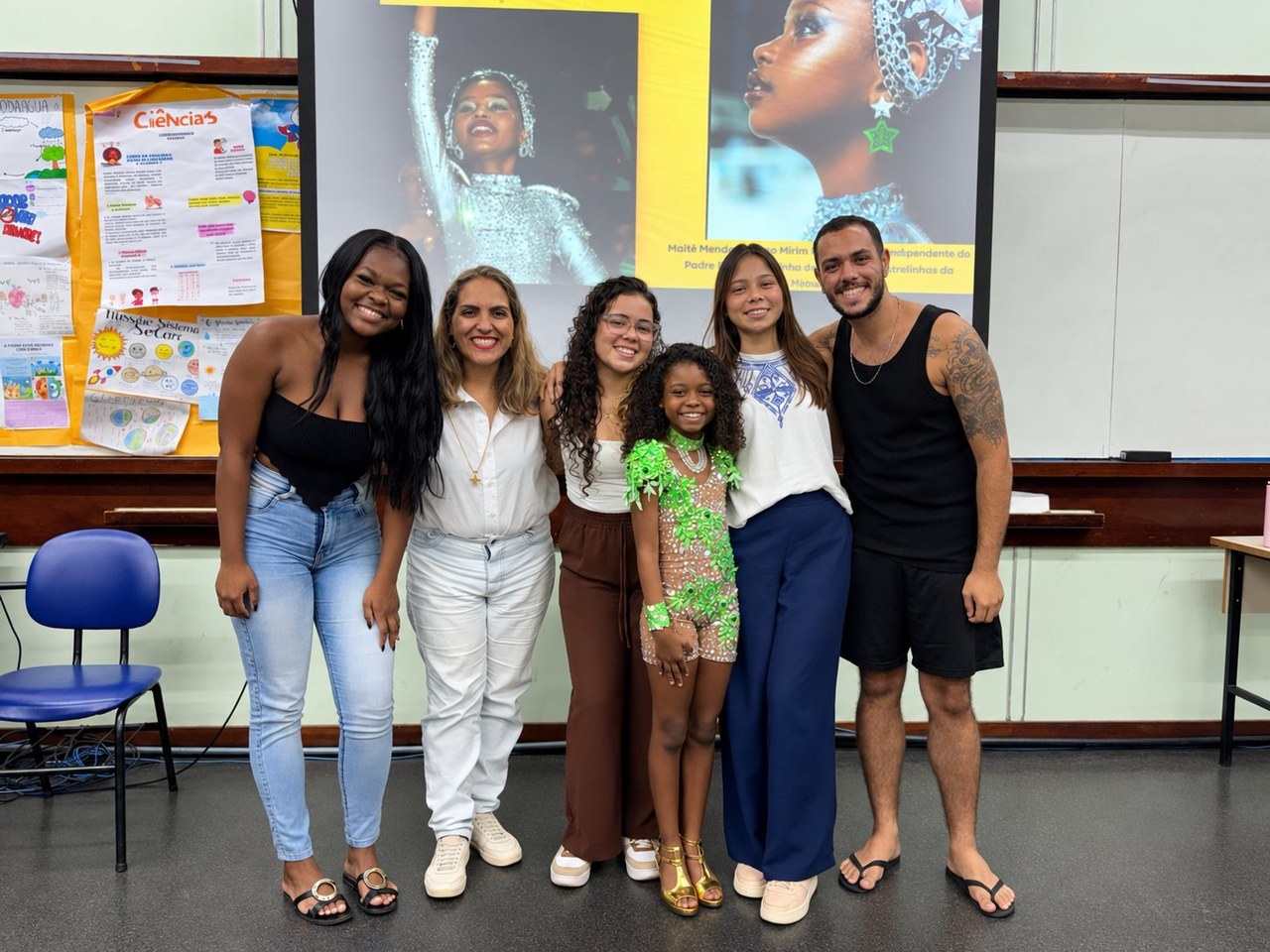 Maitê, musa mirim da Mocidade, leva o samba à universidade