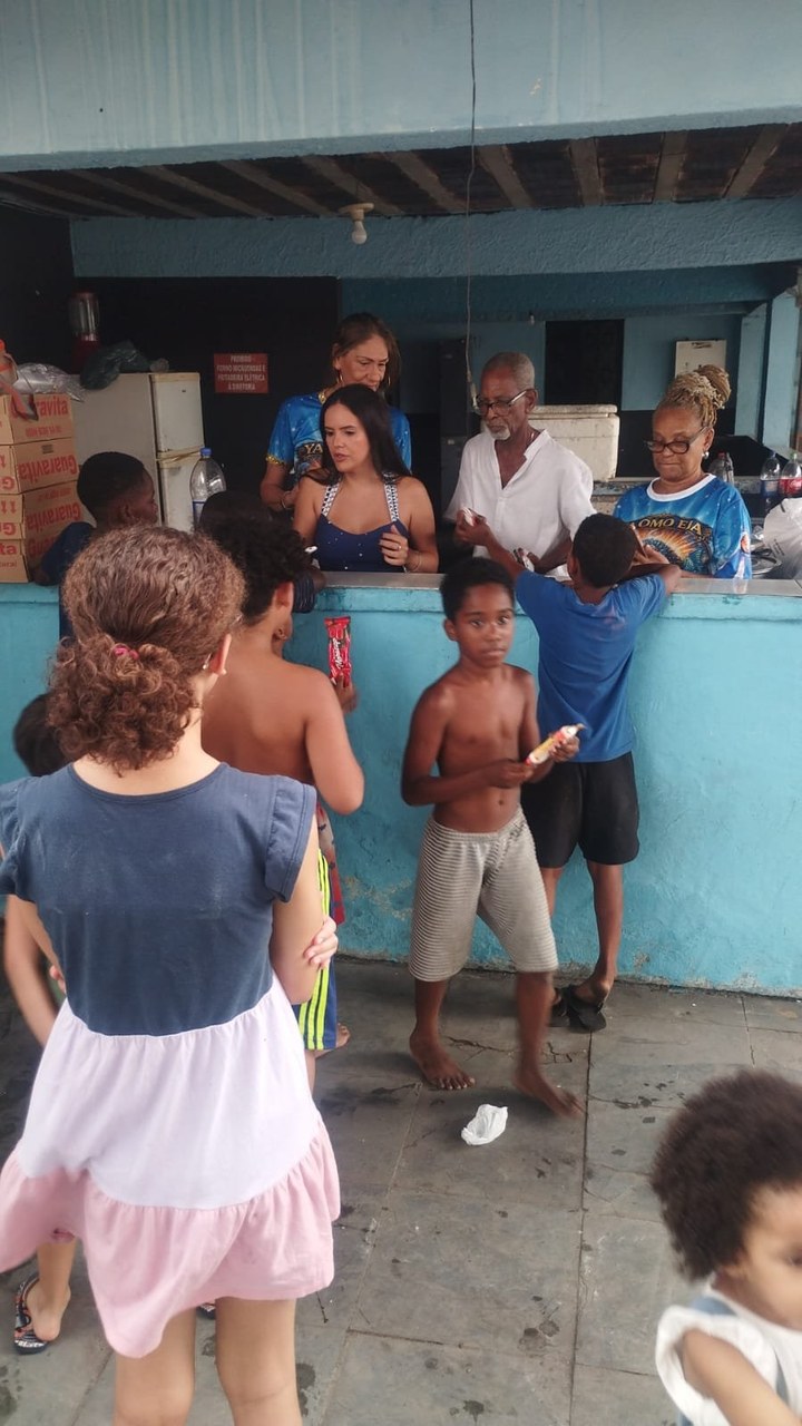 Novo Império movimenta Oswaldo Cruz com festa e presentes para as crianças