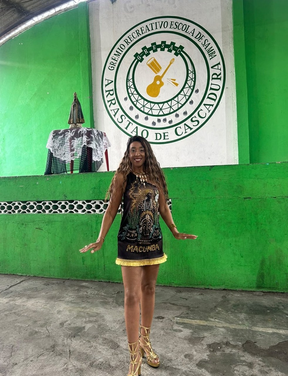 Rainha e Yalorixá, Selma Monteiro abençoa o Arrastão de Cascadura rumo a 2027