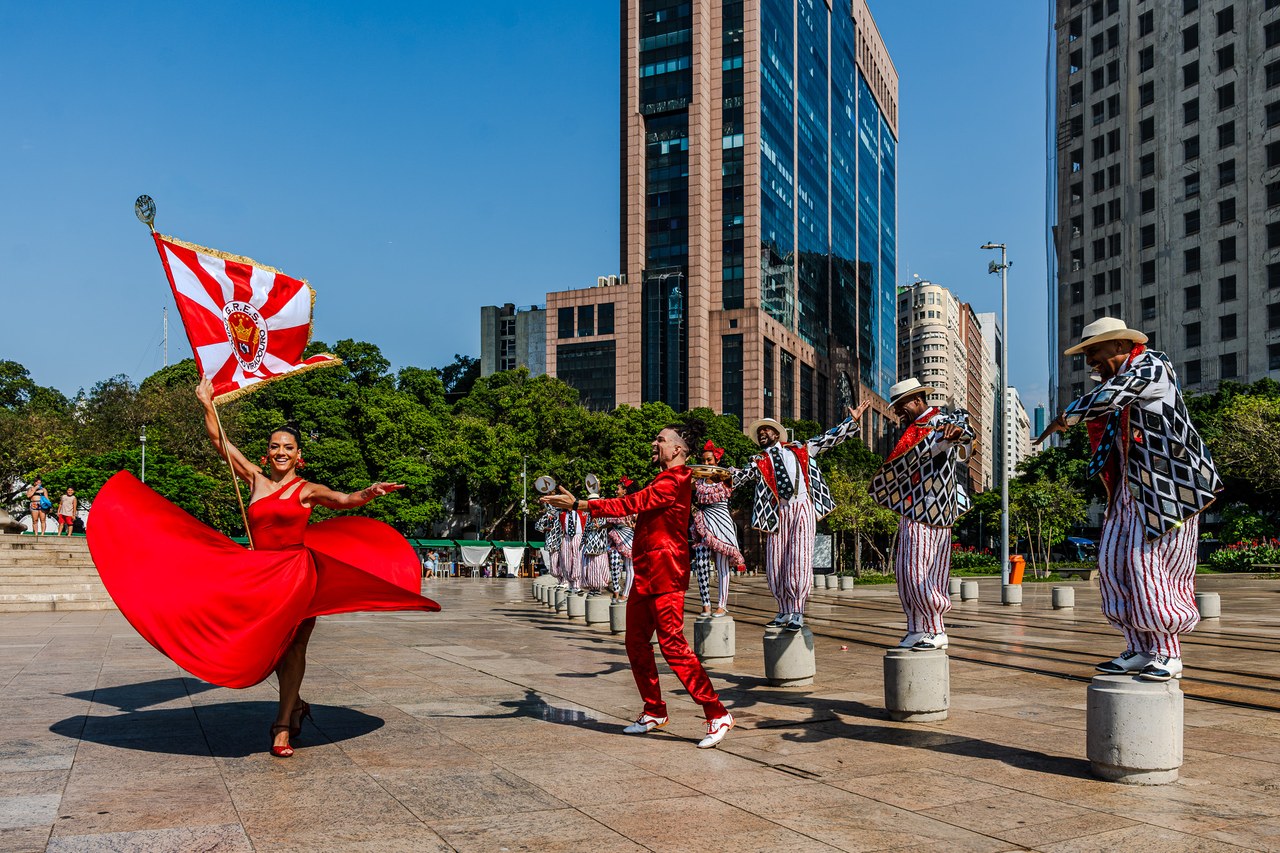 Sambas de 2027 já têm data: álbum chega dia 29 após ação na Praça Mauá