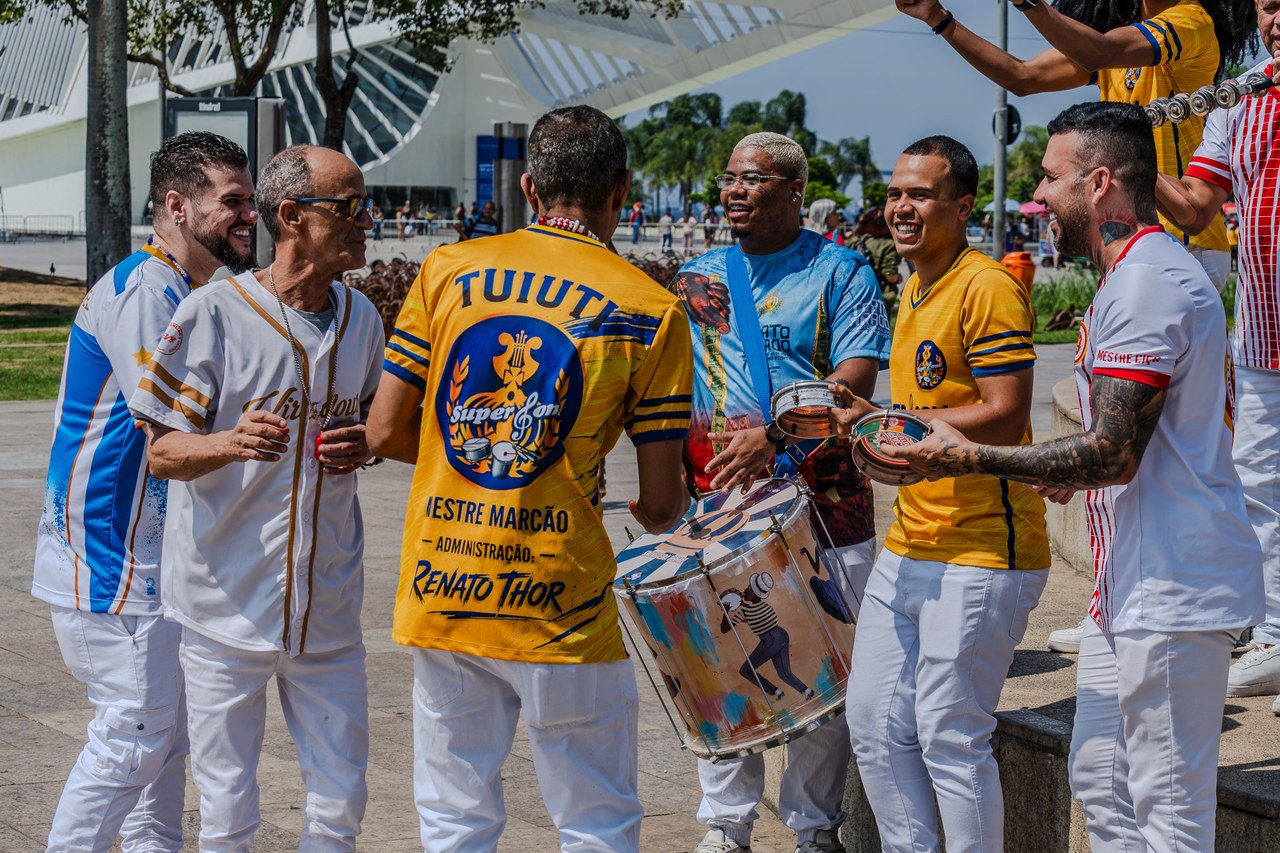 Sambas de 2027 já têm data: álbum chega dia 29 após ação na Praça Mauá
