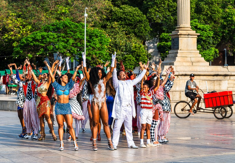 Sambas de 2027 já têm data: álbum chega dia 29 após ação na Praça Mauá