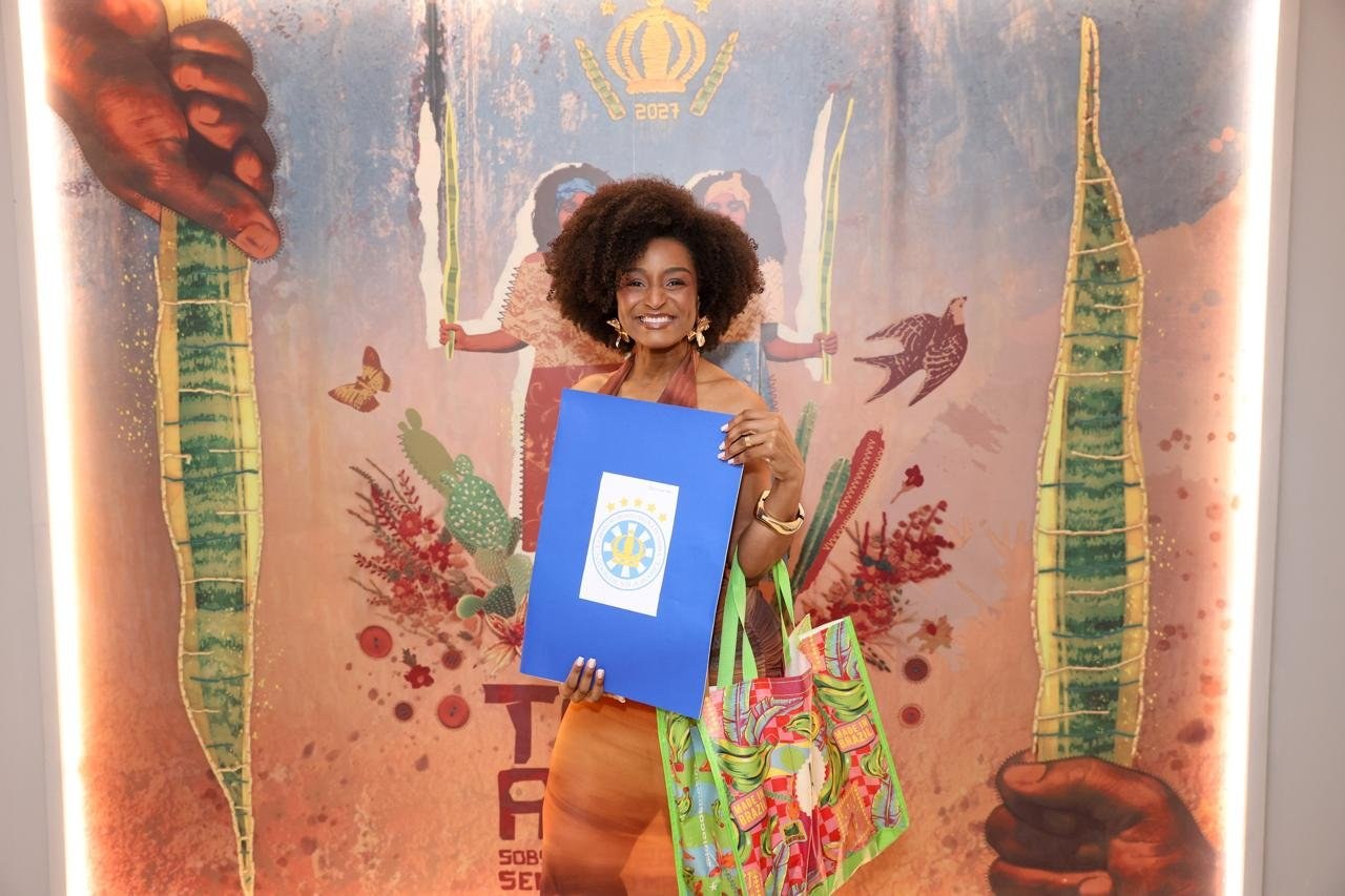 Vila Isabel entrega croquis das fantasias para time de musas do Carnaval 2027