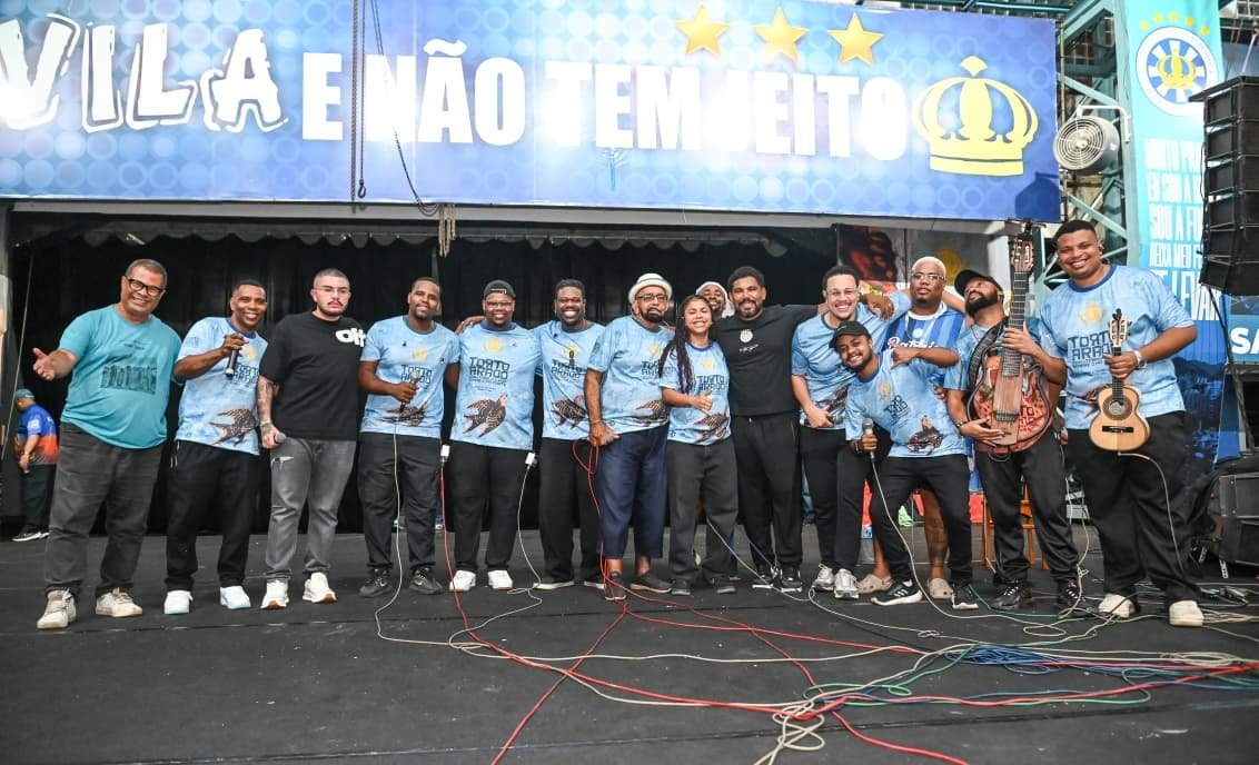 Vila Isabel reforça carro de som com a chegada da cantora Clara Vidal