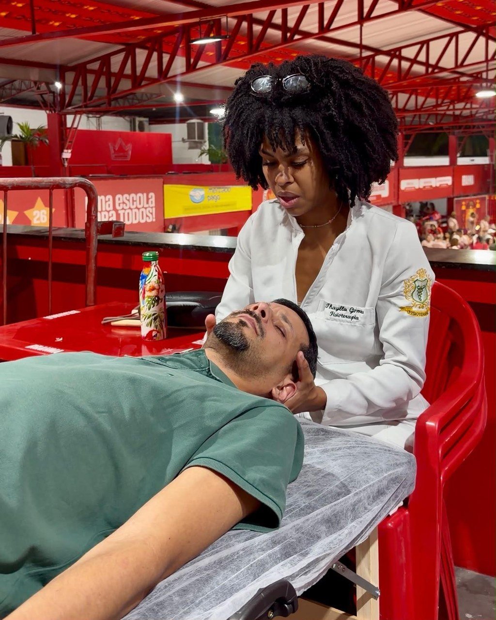 Viradouro cuida da saúde da bateria com projeto gratuito de fisioterapia